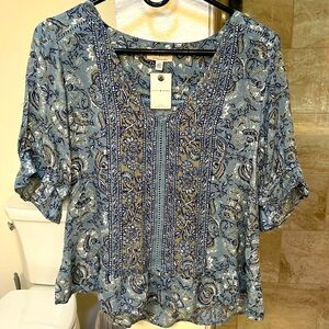 Lucky brand women’s size size S V-neck, short flutter sleeve flutter waist shirt